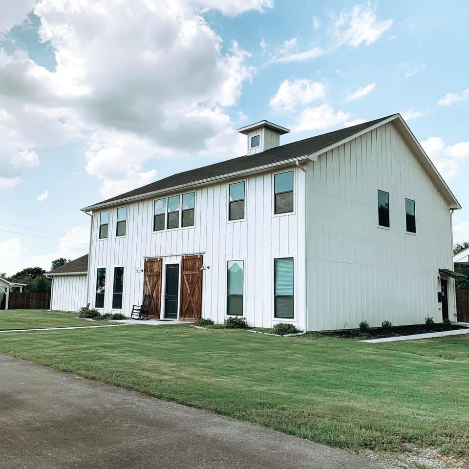 modern barndominiums